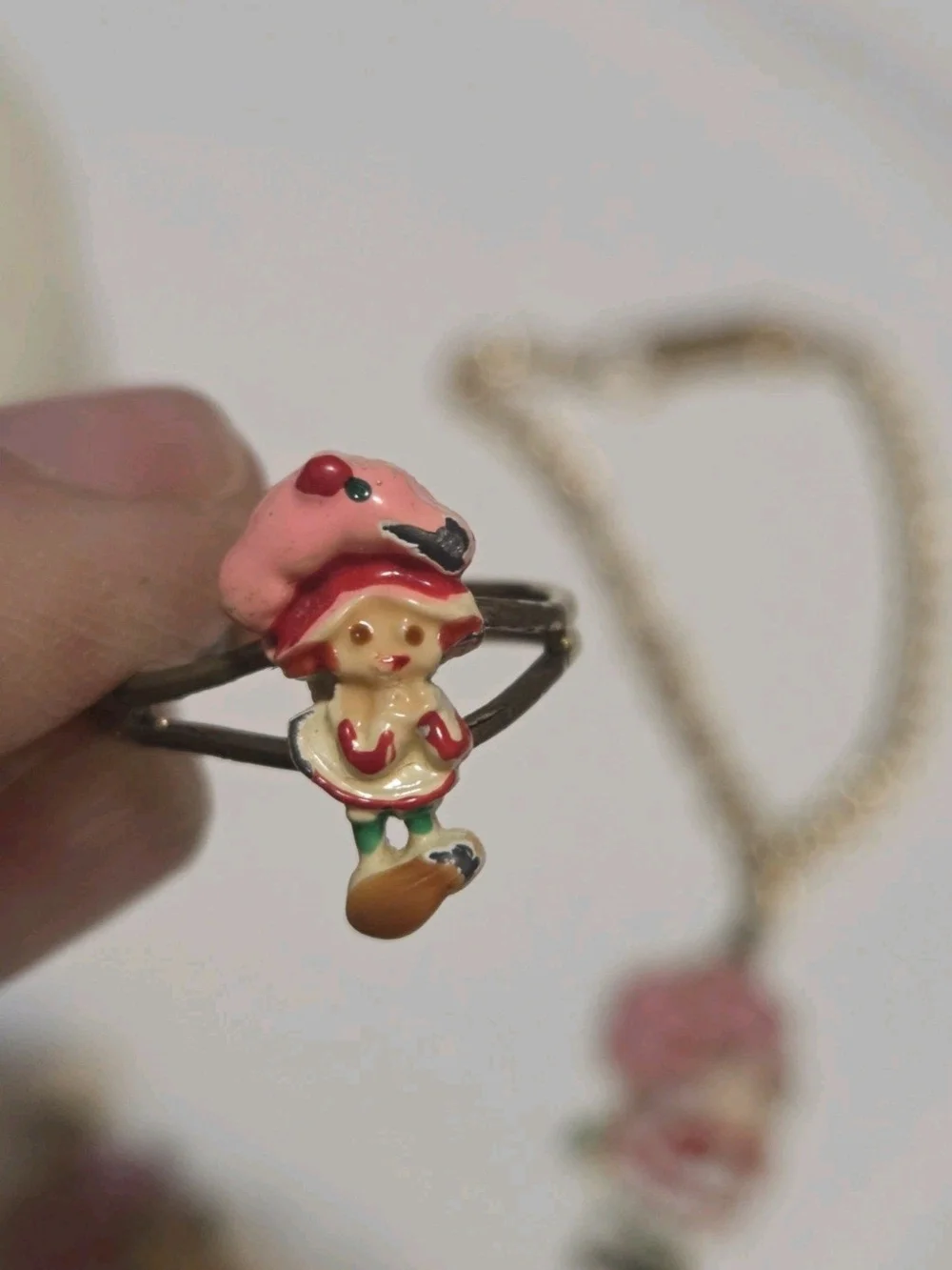 Vintsge Strawberry Shortcake Pink Tin Jewelry Set - Bracelet, Earrings & Ring